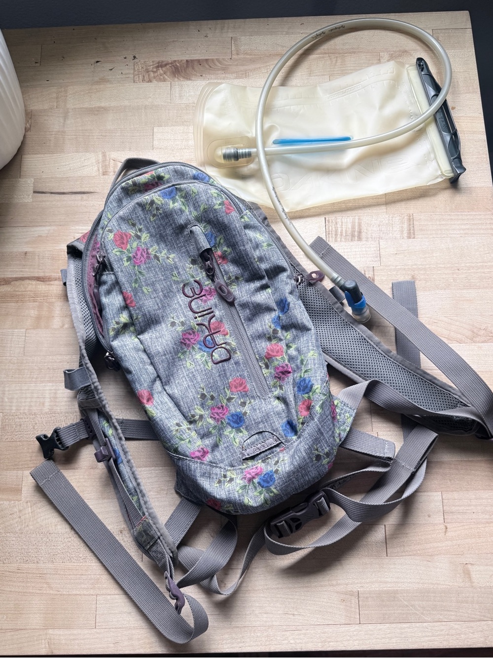 Dakine Shuttle 6L Hydration Pack in “Rosewood”